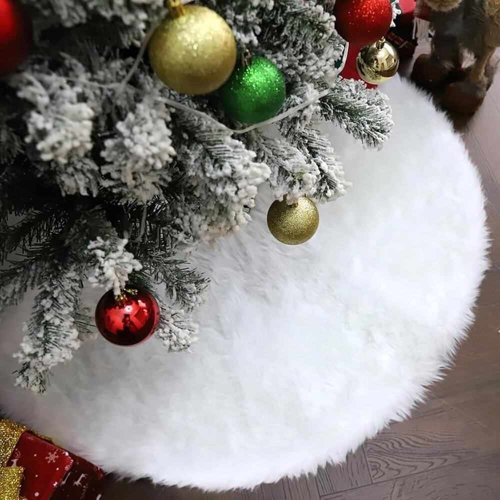 The Christmas Shoppe 60” faux fur tree skirt in Ivory/White